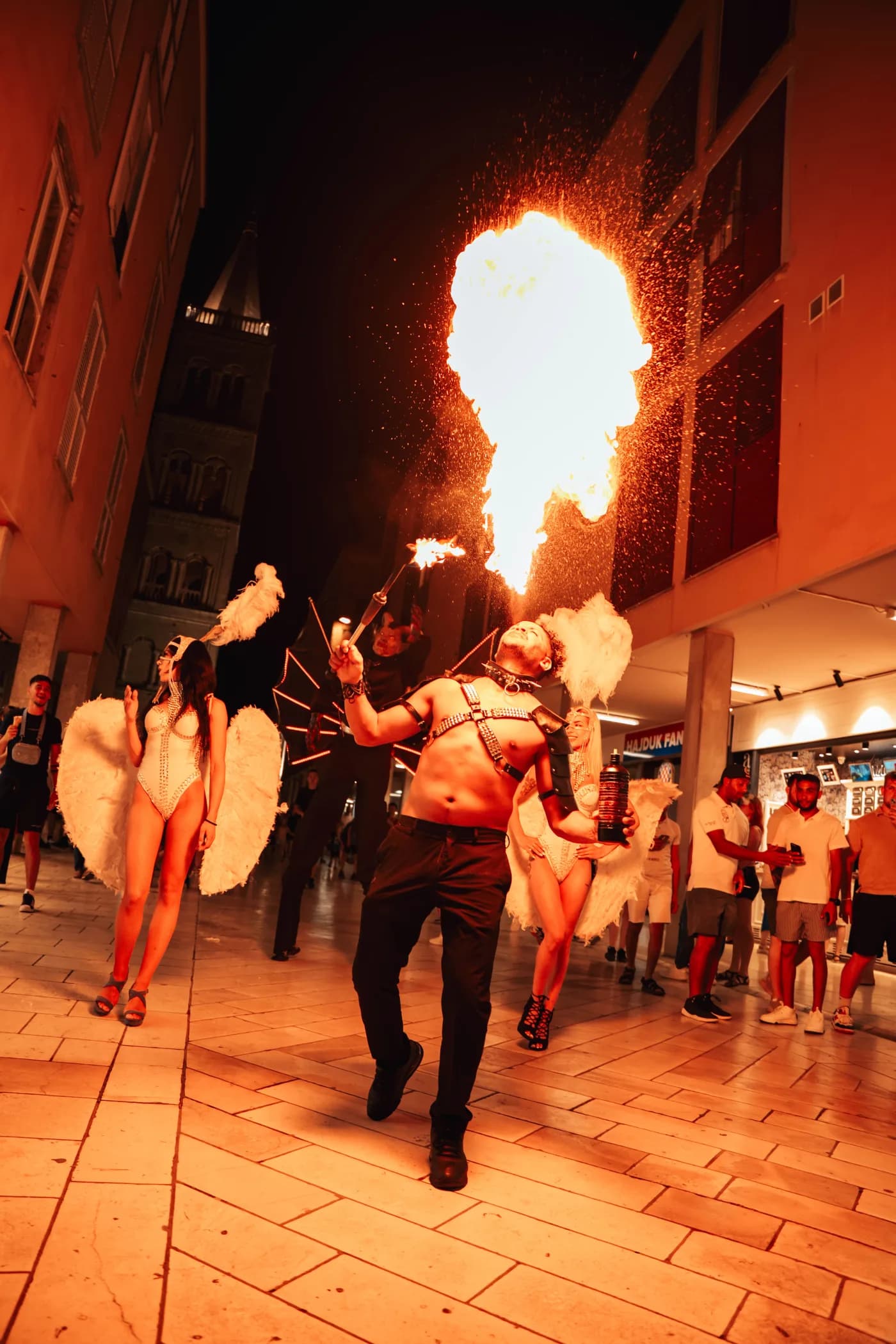PERFORMERS photo 10